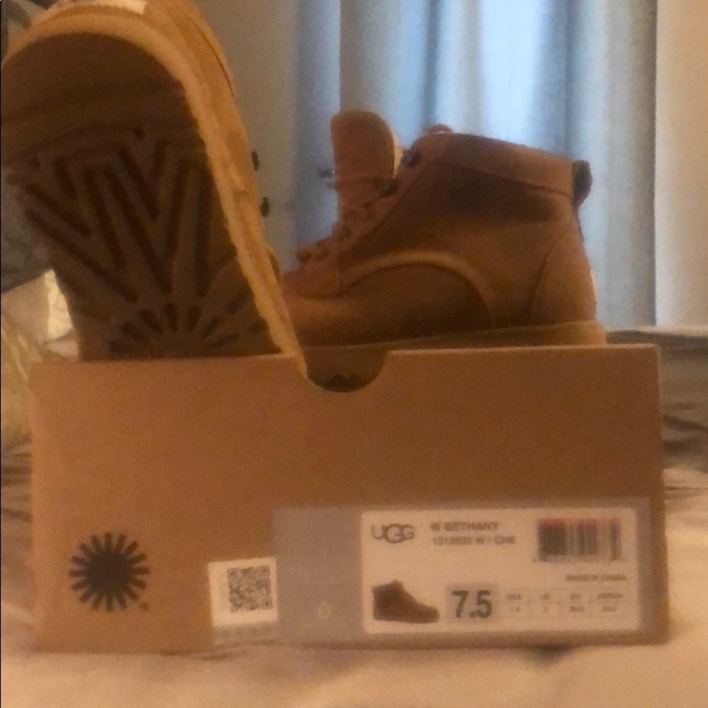 UGG w Bethany “Neumel” style. Size 7.5